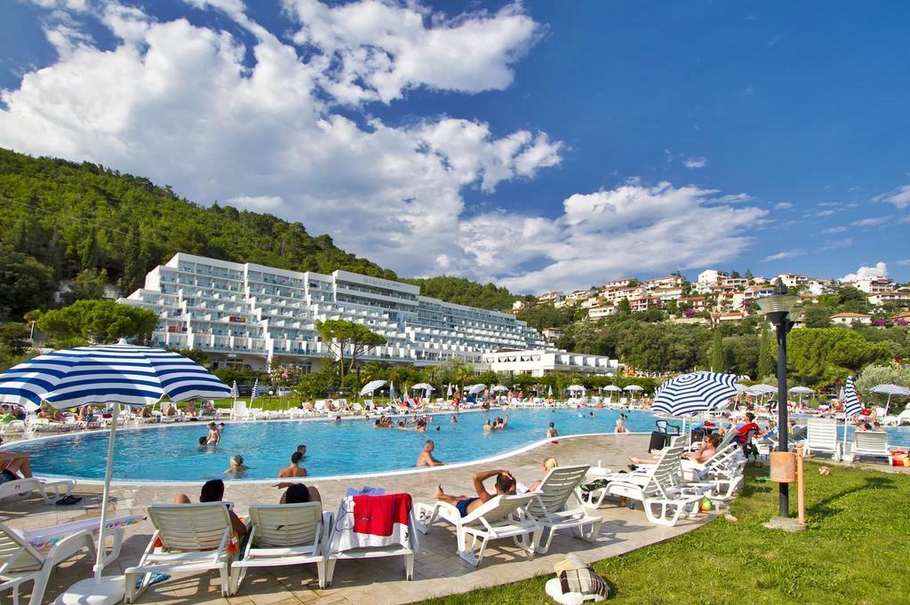 Horvátország, Isztria, Rabac, Hotel Mimosa/Lido Palace, medence