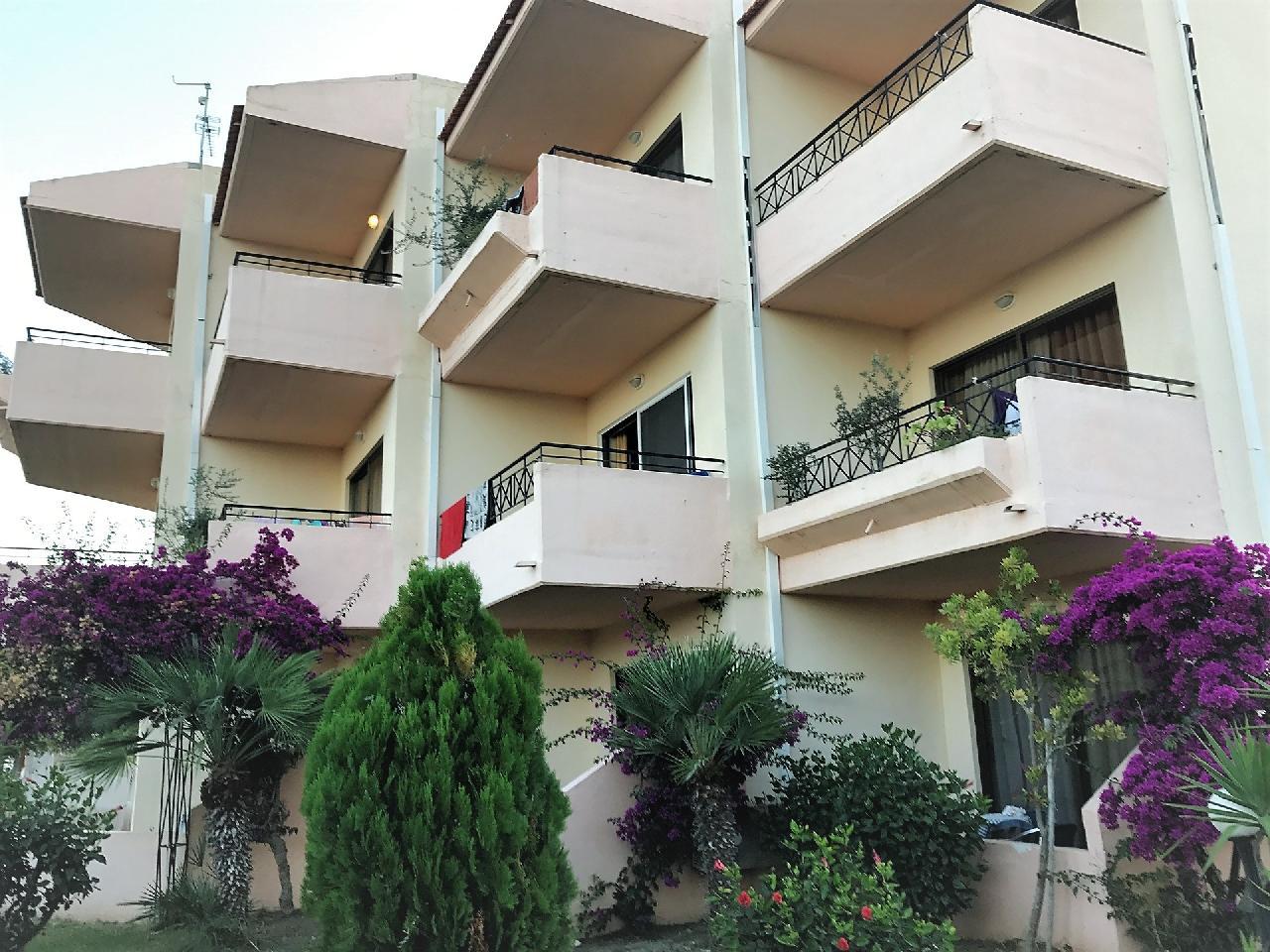 Görögország, Rodosz, Faliraki, Grande Blue Apartmanház, erkélyek