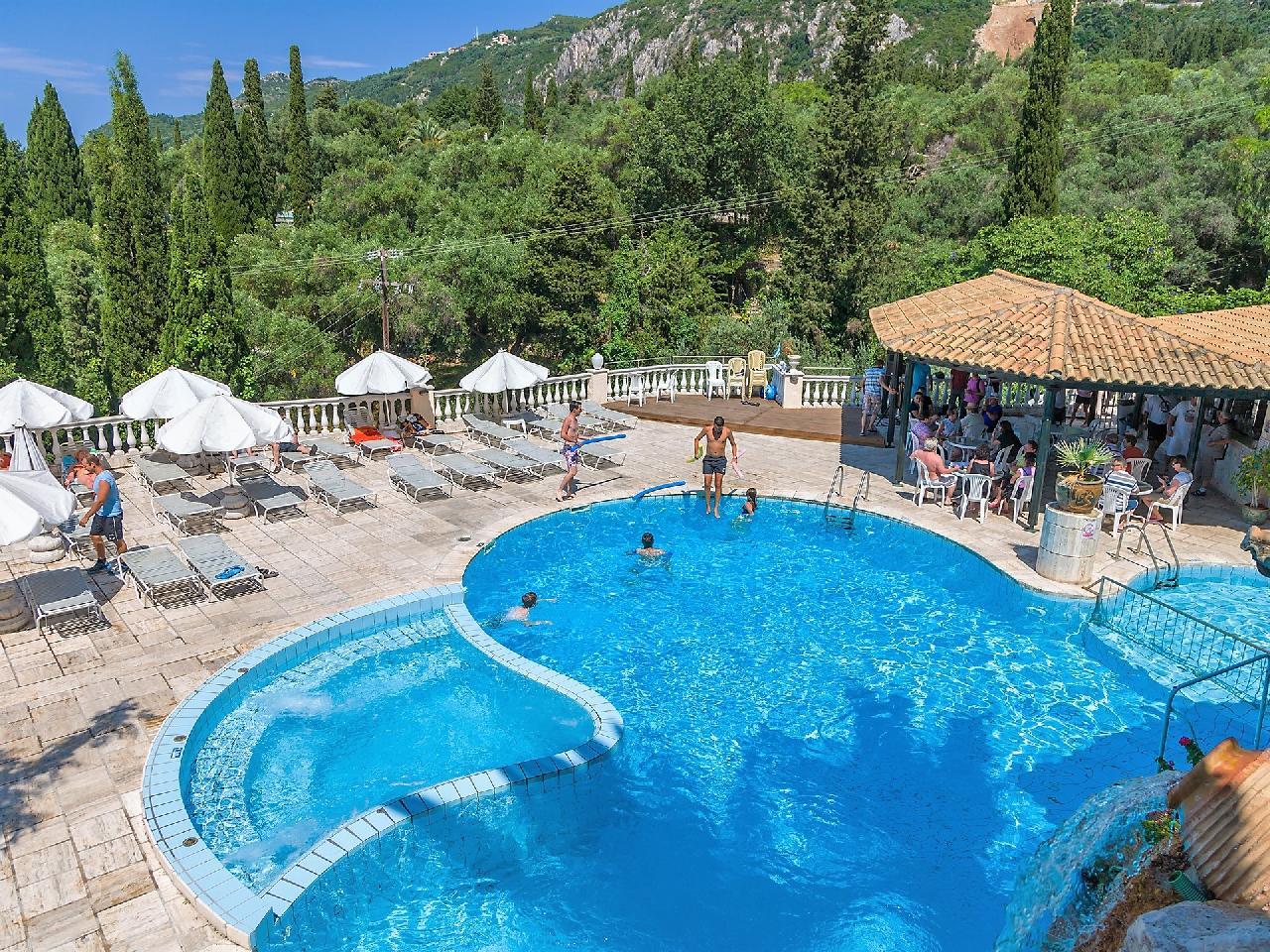 Görögország, Korfu, Paleokastritsa, Paleo ArtNouveau Hotel, medence