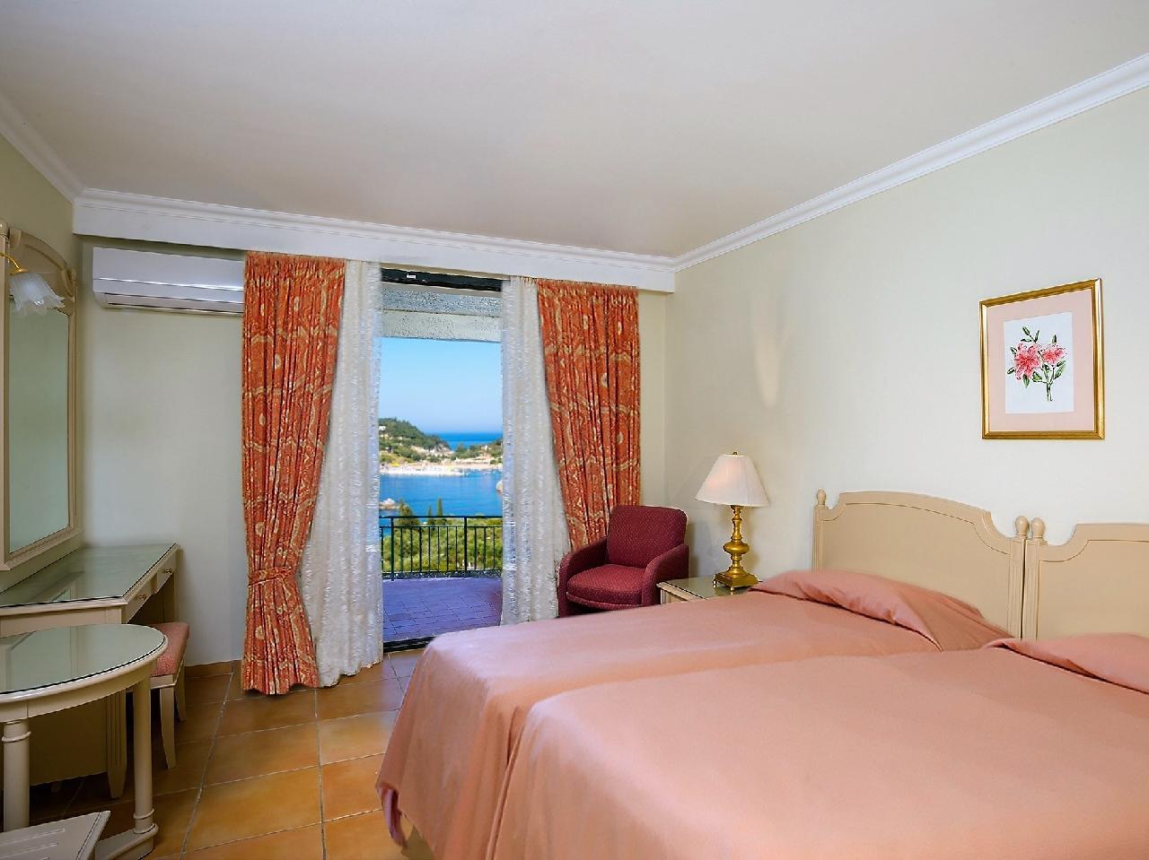 Görögország, Korfu, Paleokastritsa, Paleo ArtNouveau Hotel, szoba