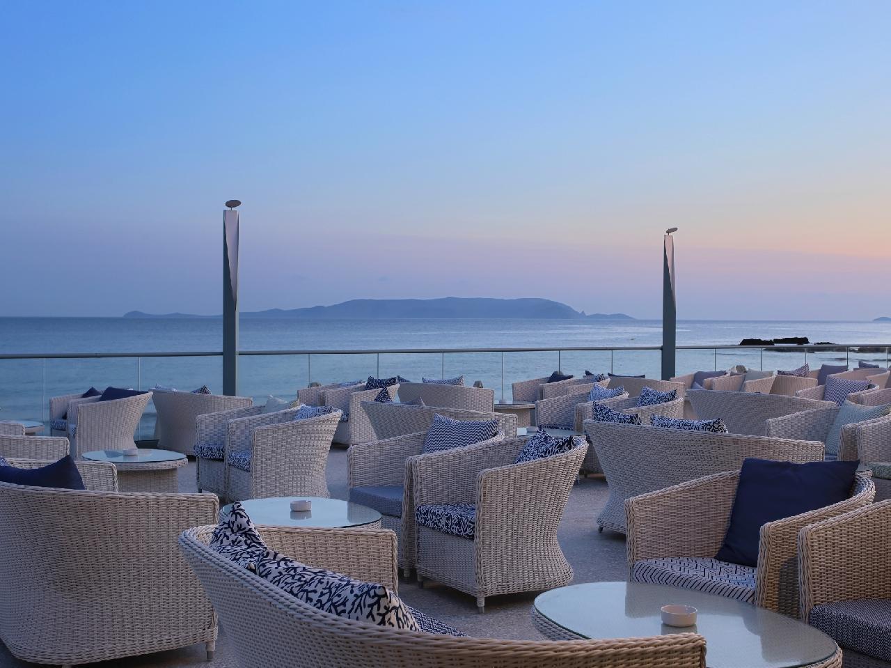 Görögország, Kréta, Kelet-Kréta, Heraklion, Kokkini Hani, Arina Beach Resort, terasz