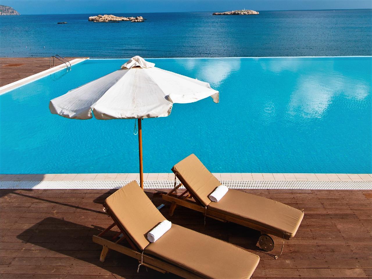 Görögország, Karpathos, Pigadia, Alimounda Mare Hotel, medence
