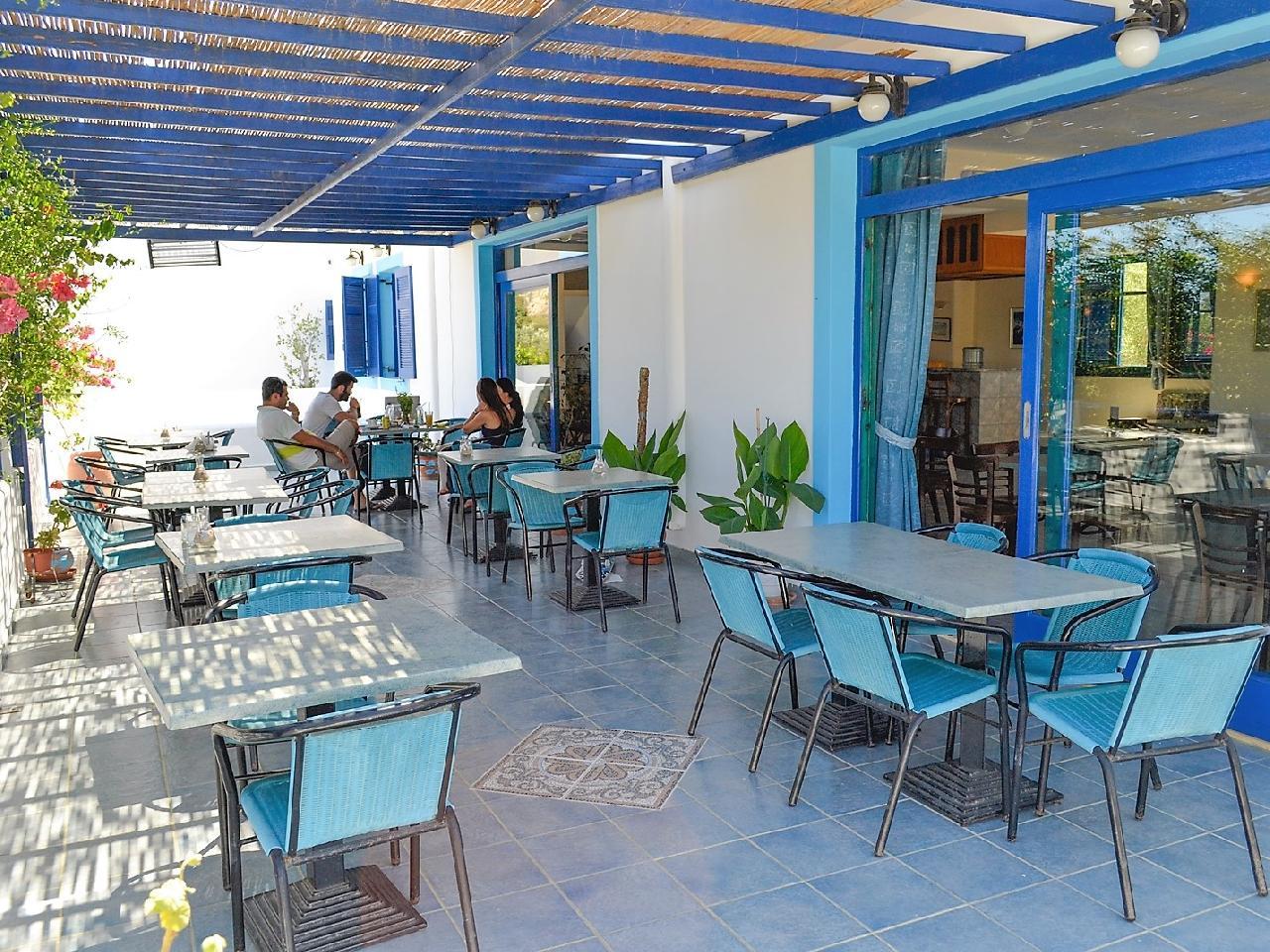 Görögország, Karpathos, Amoopi, Blue Sea Hotel, terasz