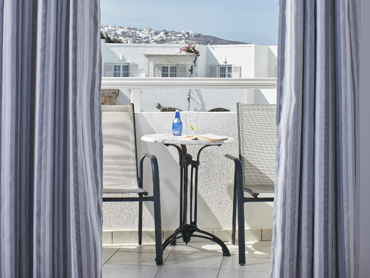 Görögország, Santorini, Kamari, Aegean Plaza, erkély