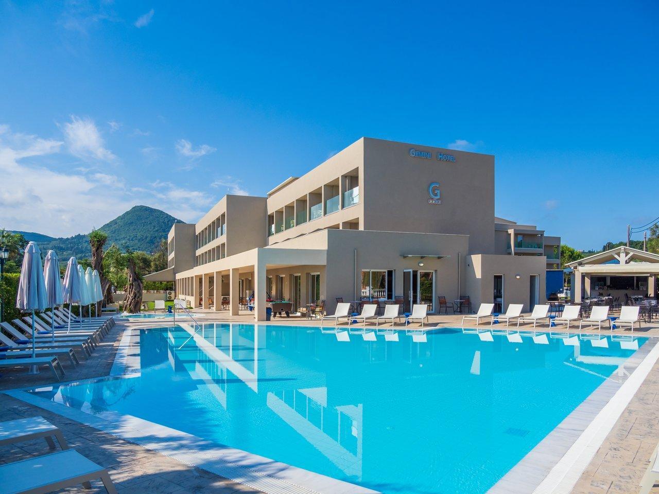 Görögország, Korfu, Messonghi, CNic Gemini Hotel, medence