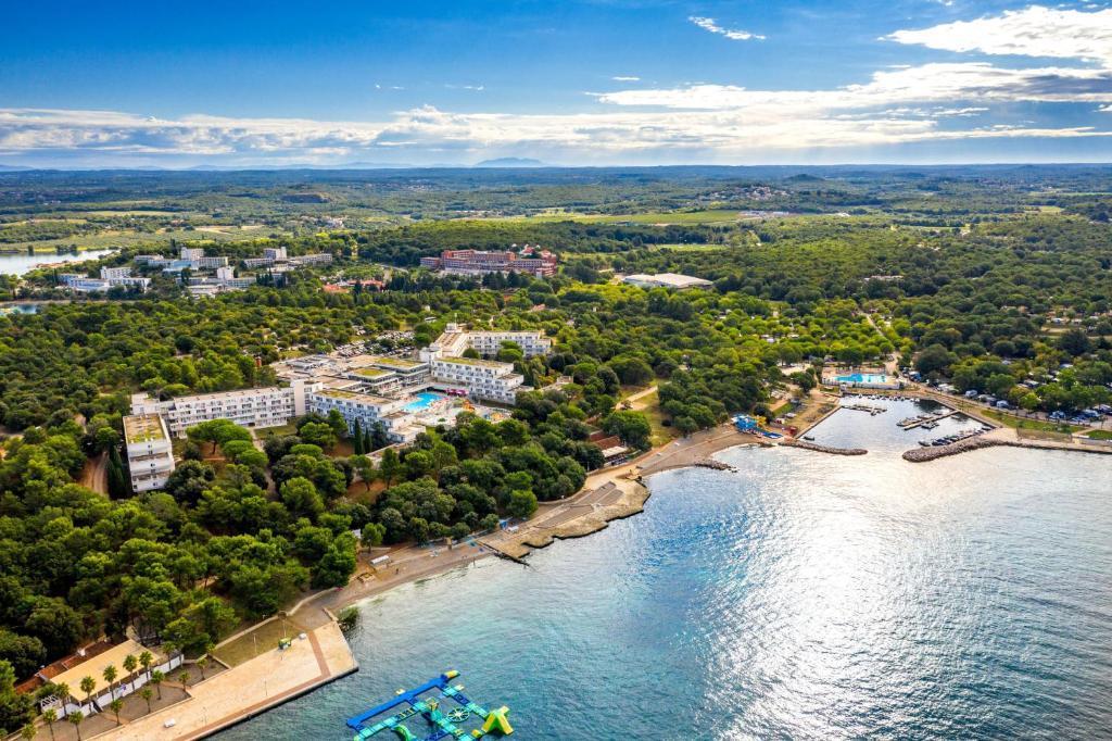 Horvátország, Isztria, Porec, Hotel Delfin Plava Laguna, táj