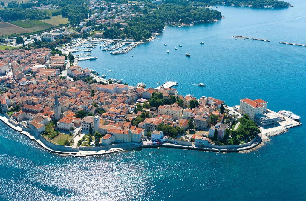 Horvátország, Isztria, Porec, Hotel Istra Plava Laguna, táj