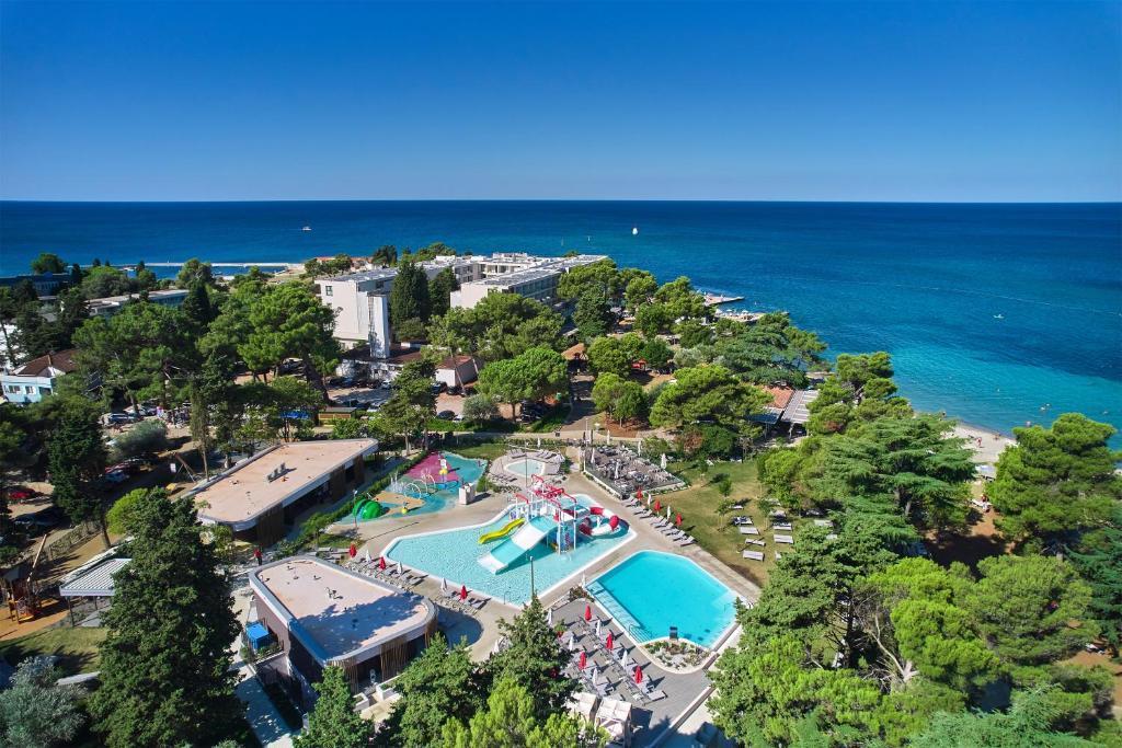 Horvátország, Isztria, Umag, Hotel Sipar Plava Laguna, medence