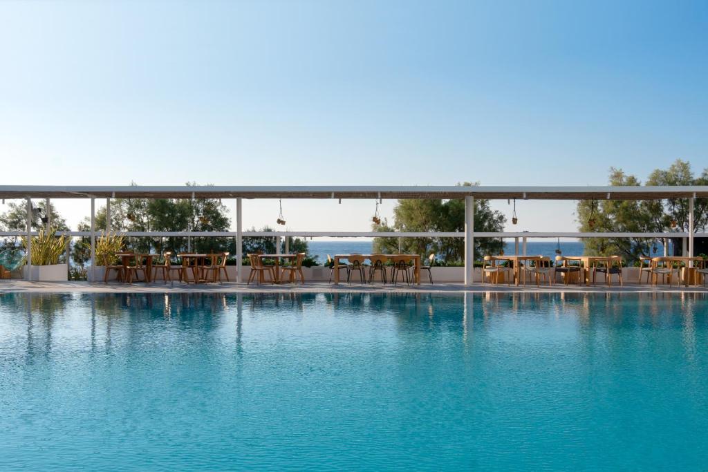 Görögország, Santorini, Kamari, Kamari Beach Hotel, medence
