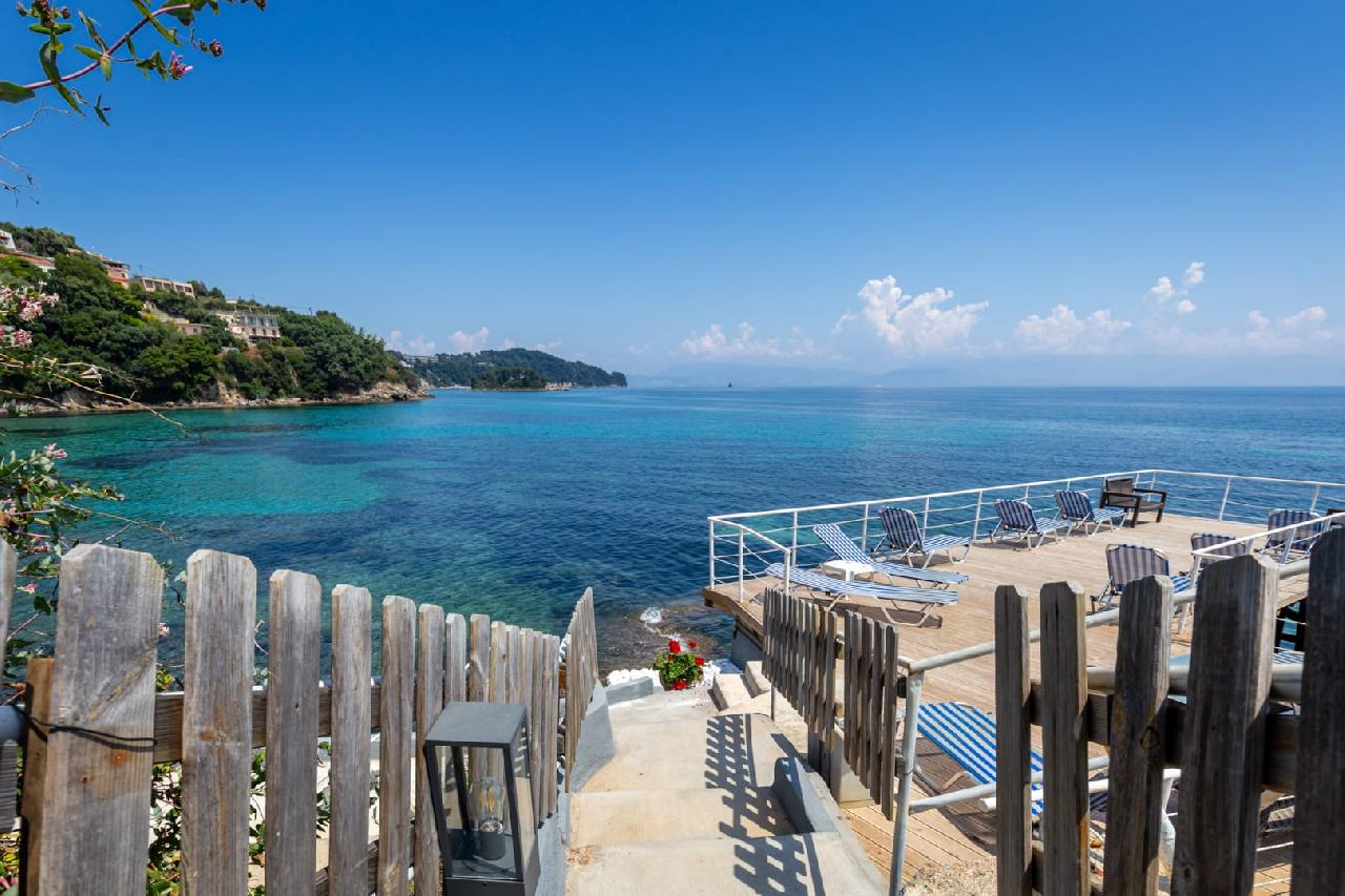 Görögország, Korfu, Perama, Oasis Hotel. tenger