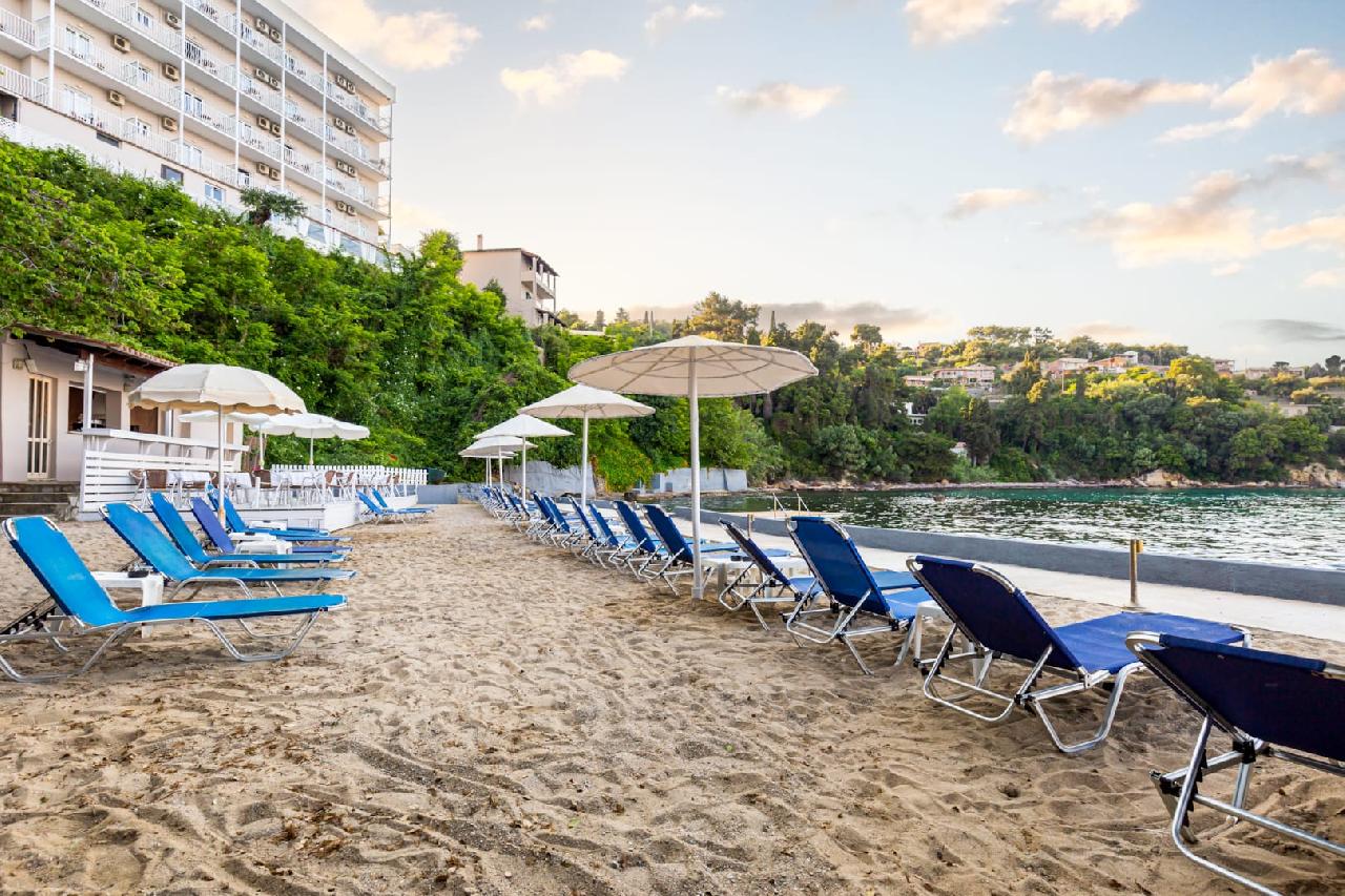 Görögország, Korfu, Perama, Oasis Hotel. tengerpart