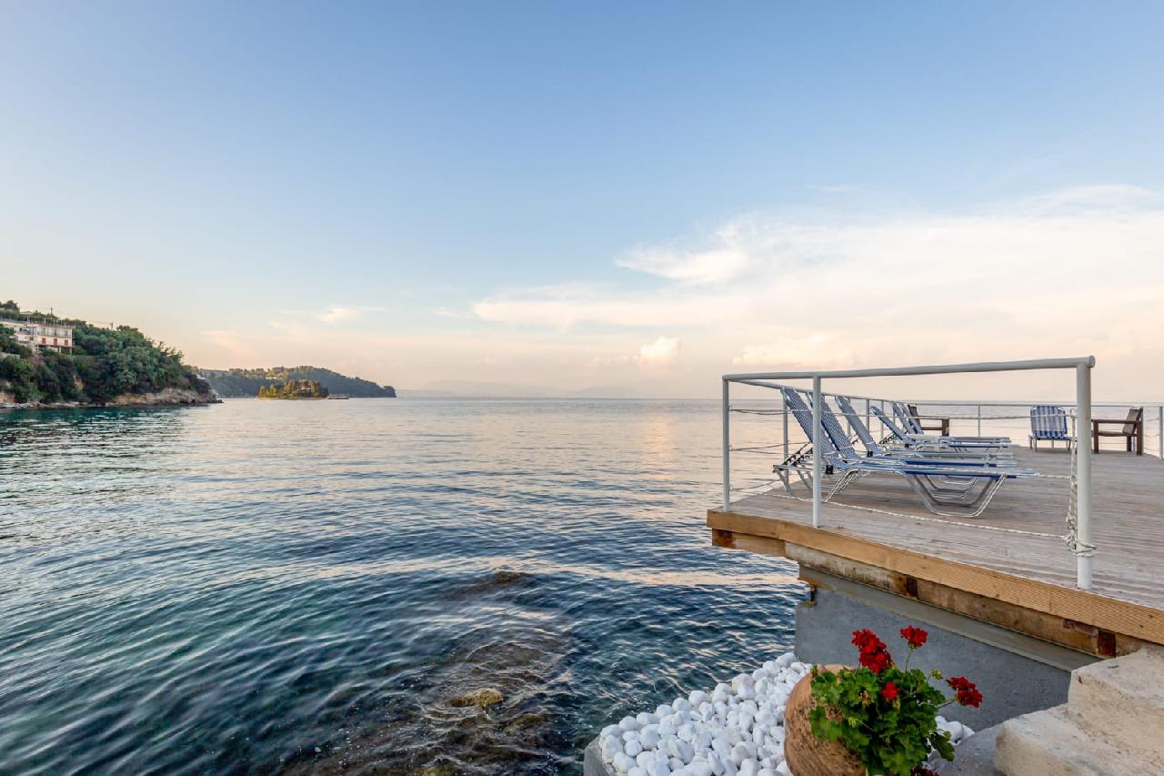 Görögország, Korfu, Perama, Oasis Hotel. tenger