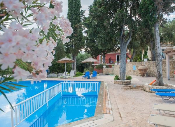 Görögország, Korfu, Liapades, Blue Princess Beach Hotel & Suites, medence