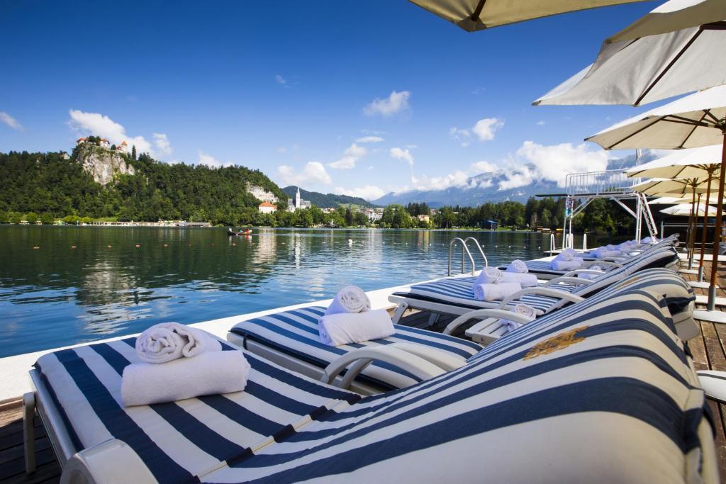 Szlovénia, Bled, Grand Hotel Toplice, napozóterasz